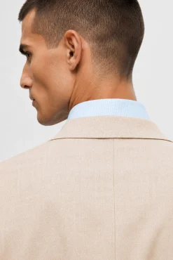 Americana de traje Slim Fit confeccionada con materiales reciclados