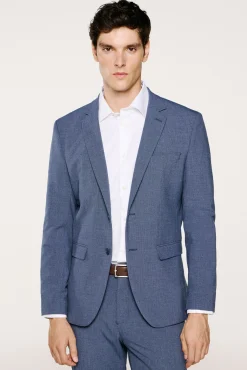 Americana Slim Fit confeccionada con materiales reciclados.