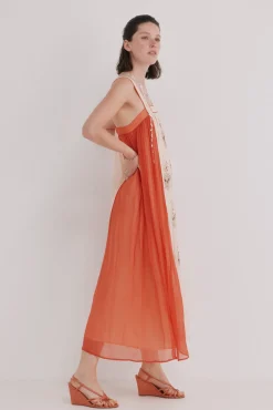 Asela. Vestido con abalorios