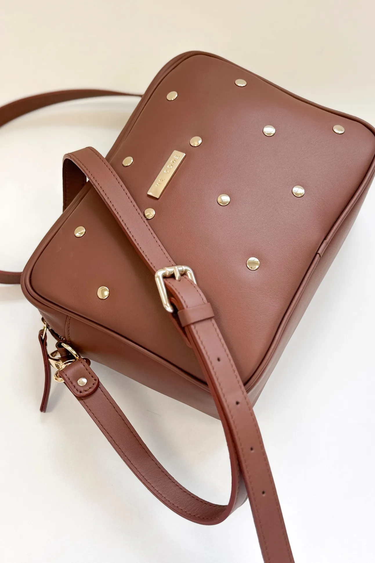 Bandolera Charlotte piel y tachas
