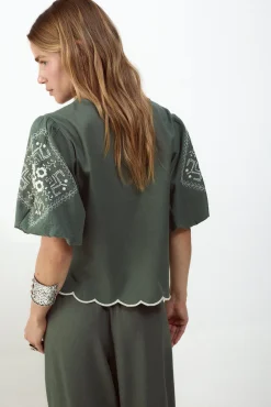Blusa bordado manga farol