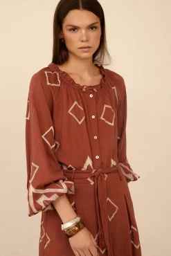 Blusa con bordado a contraste