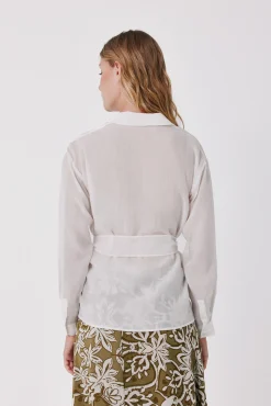 Blusa cruzada ligera