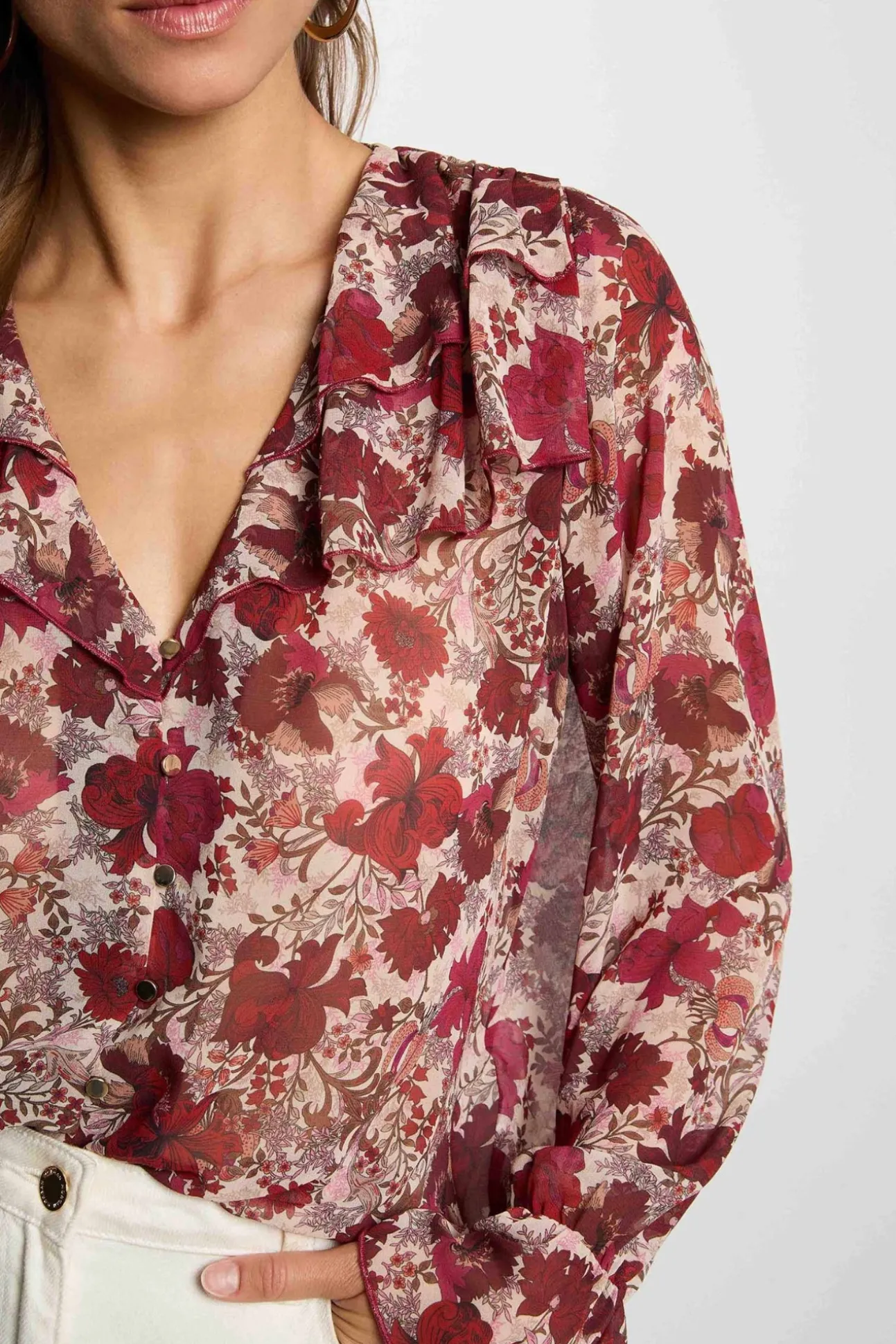 Blusa de gasa con cuello en v