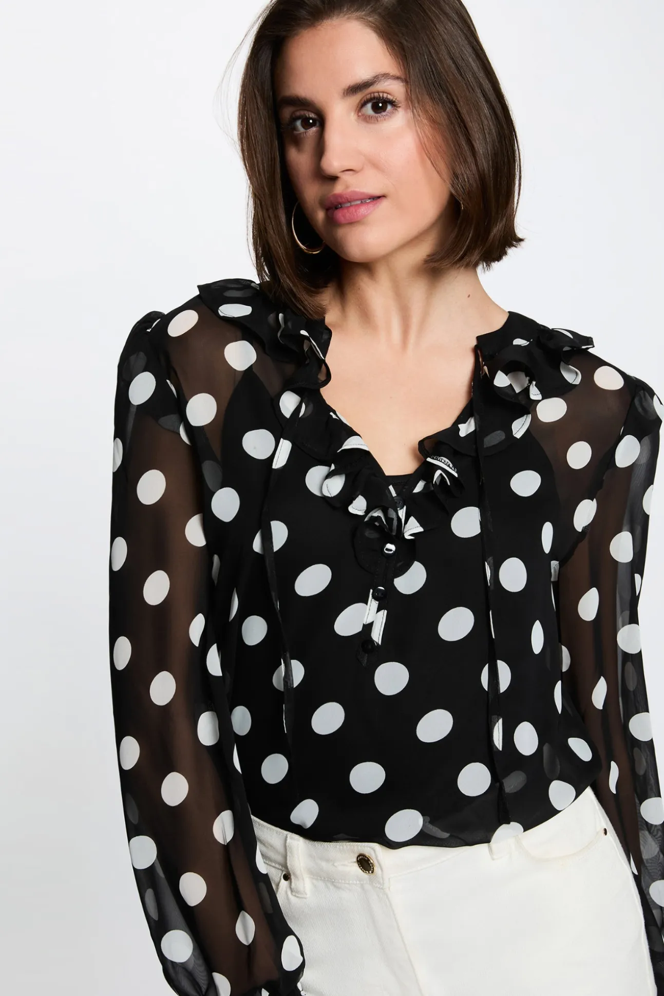 Blusa de gasa con cuello lazado