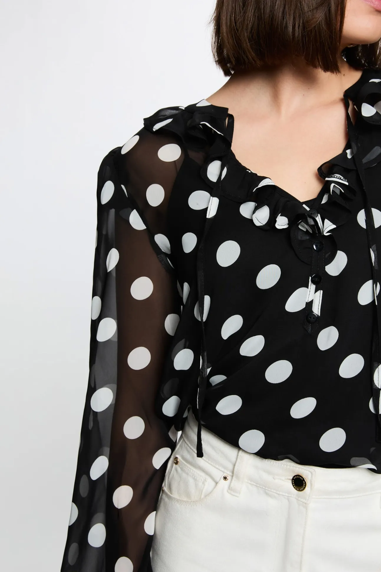 Blusa de gasa con cuello lazado