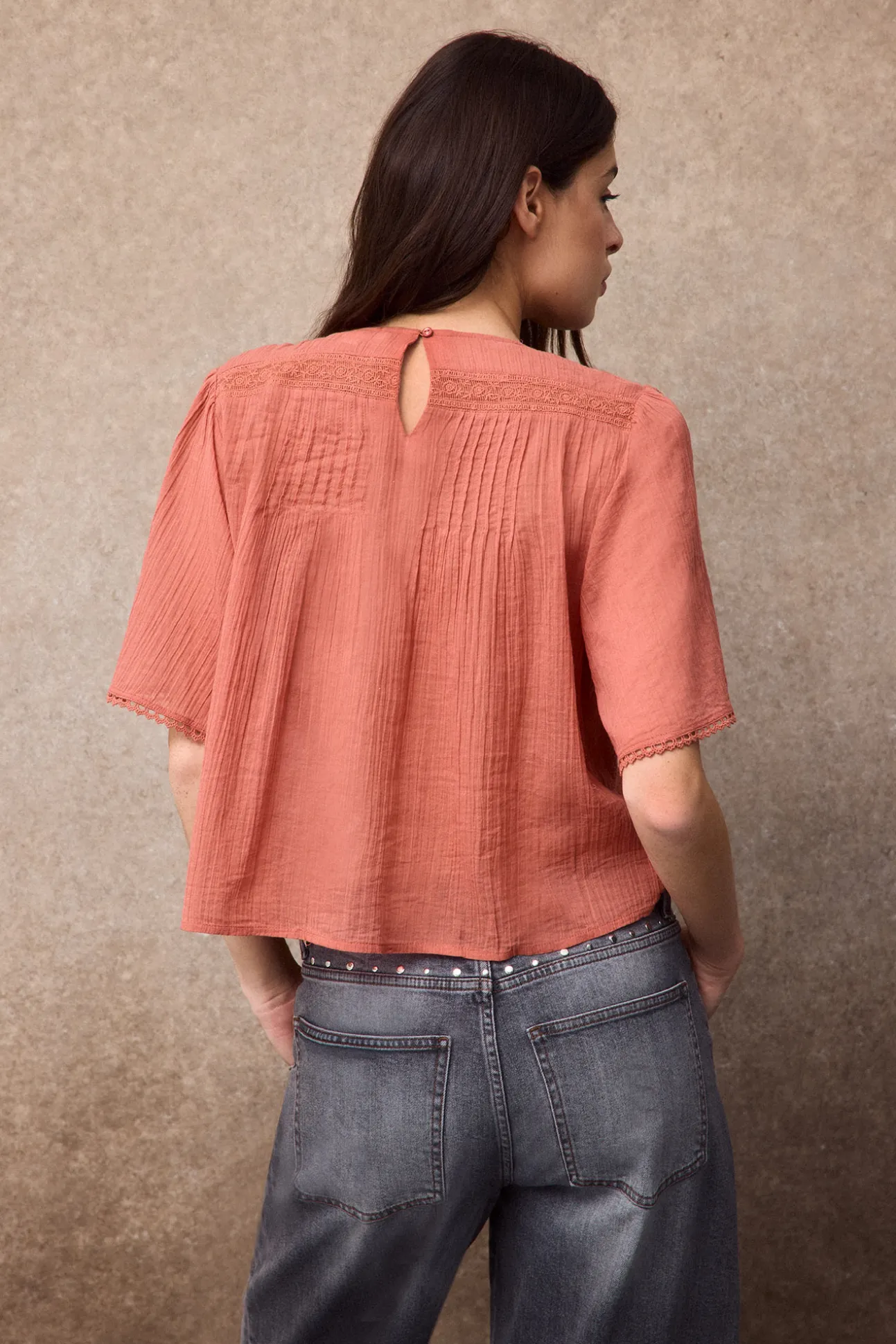 Blusa detalles encaje