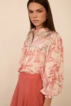 Blusa estampada bimateria