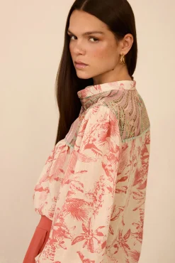 Blusa estampada bimateria