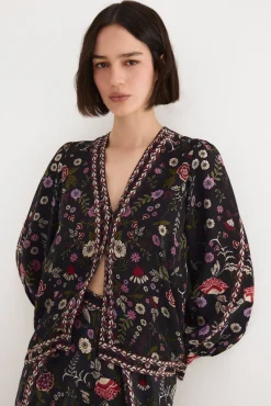 Blusa estampada con cenefas