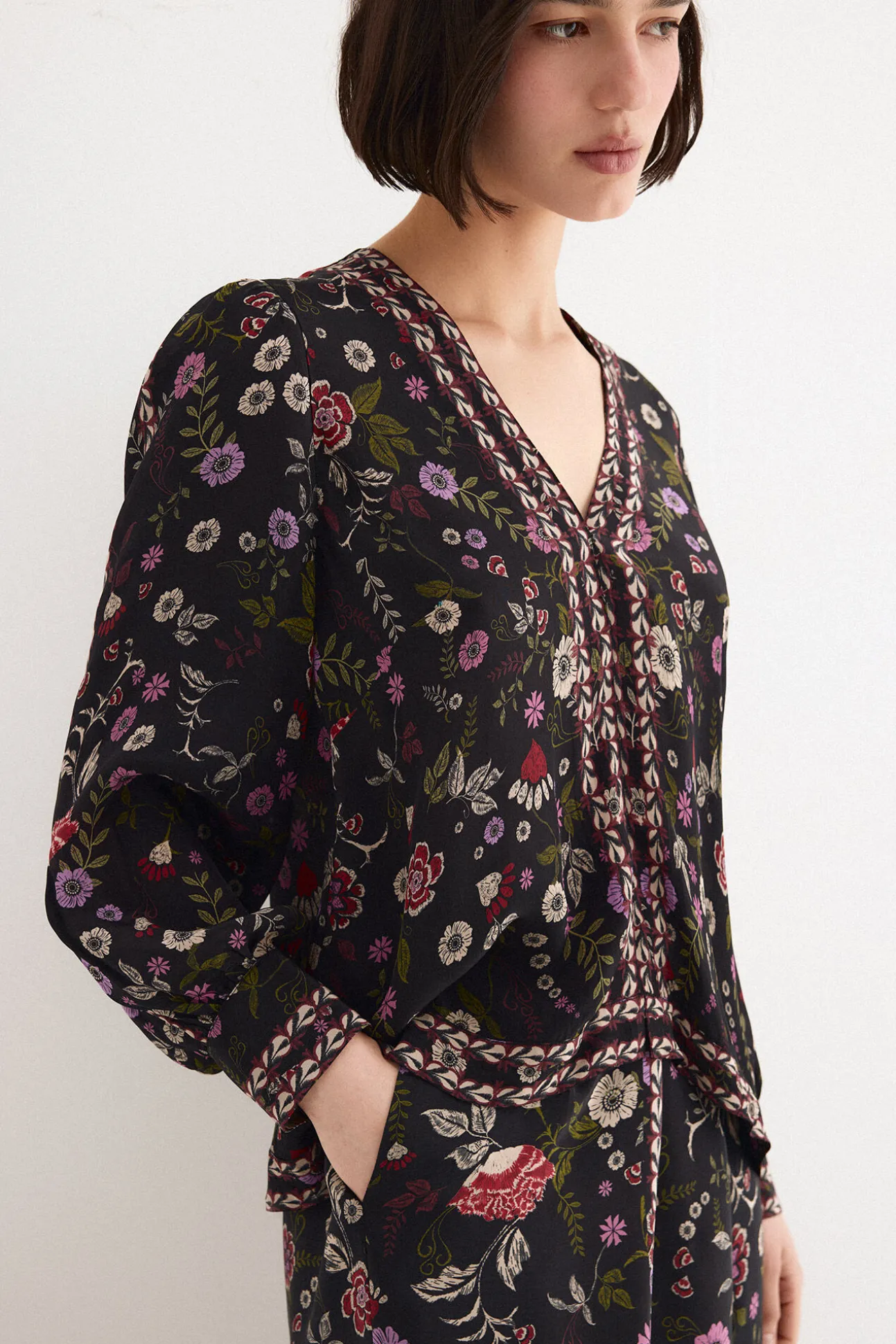 Blusa estampada con cenefas