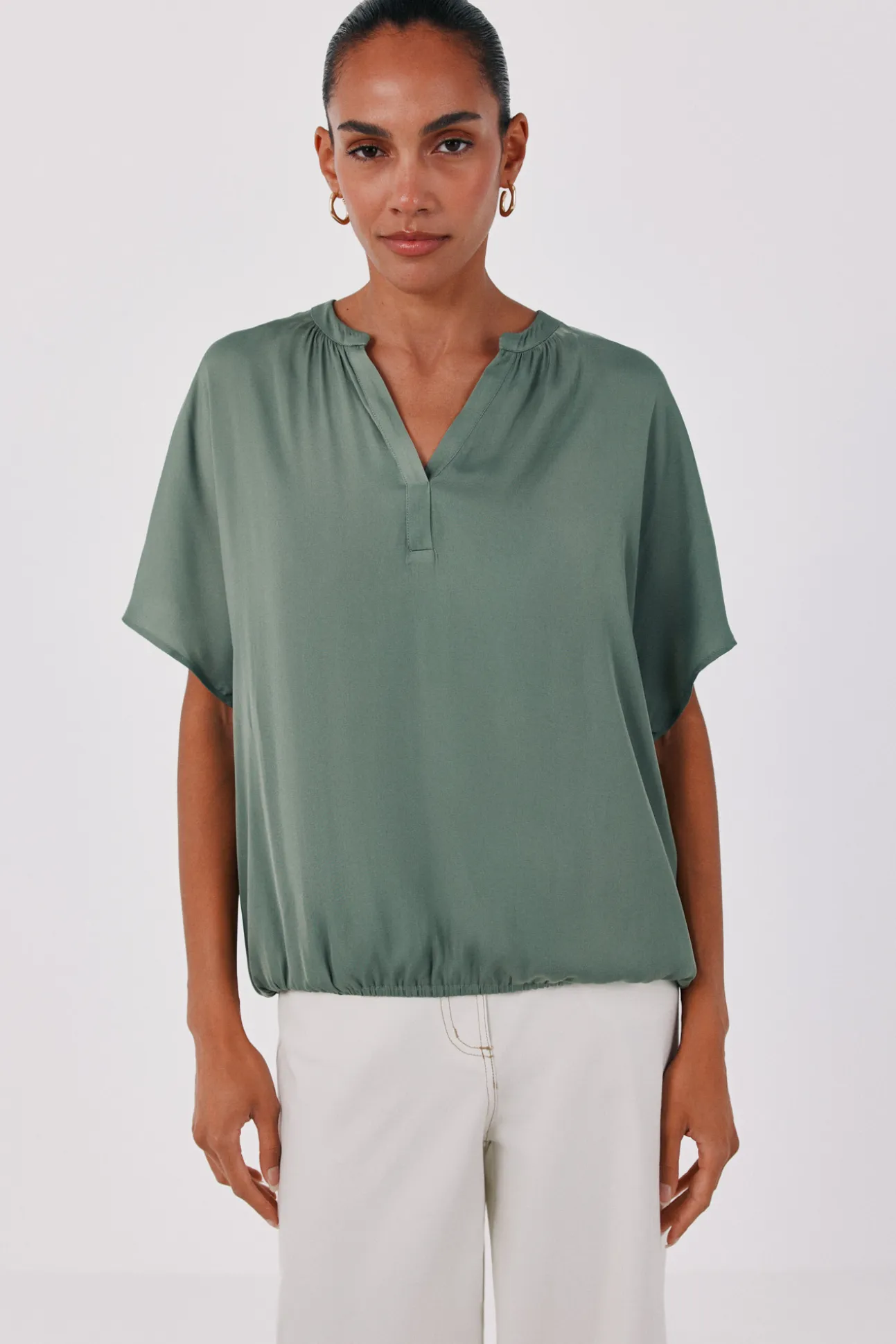 Blusa satinada manga corta