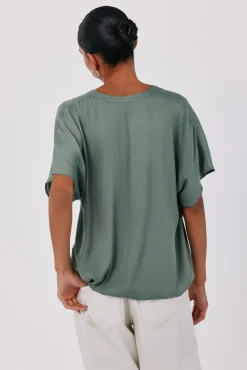 Blusa satinada manga corta