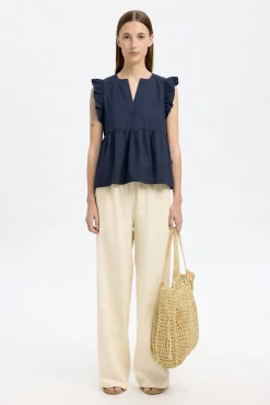 Blusa sin mangas y volantes