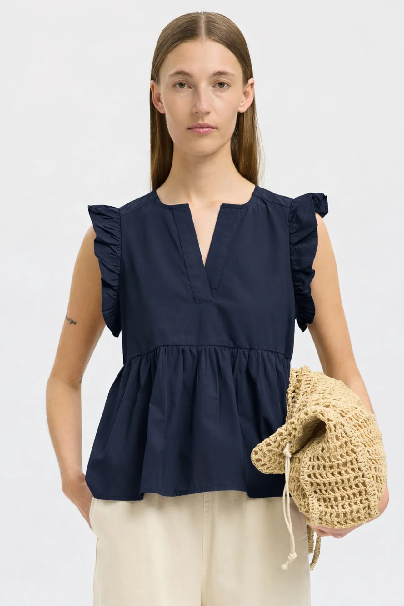 Blusa sin mangas y volantes