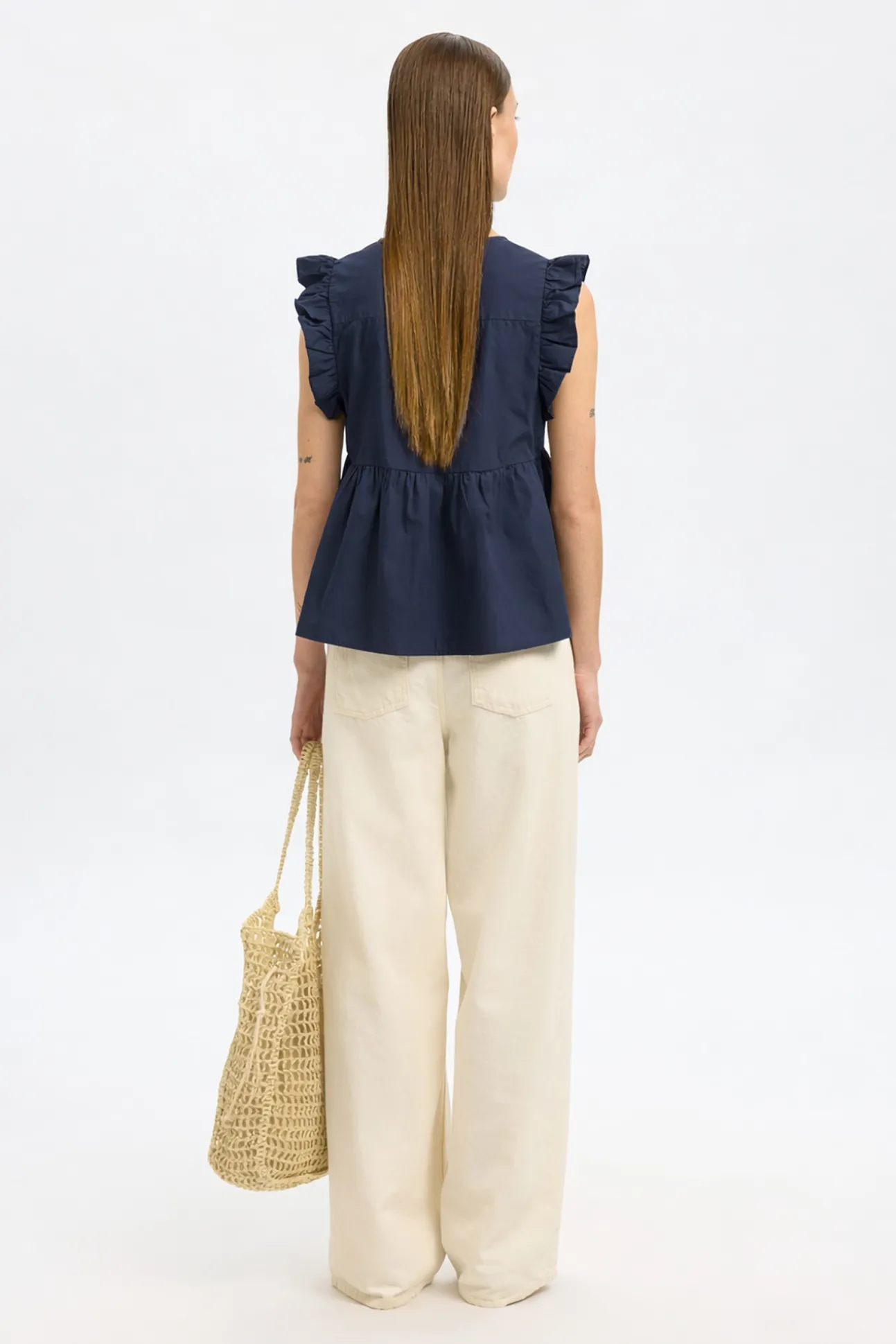 Blusa sin mangas y volantes