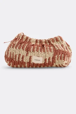 Bolso pouch rafia