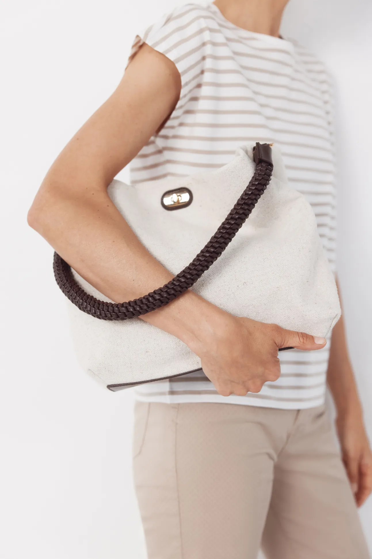 Bolso rafia asa trenzada