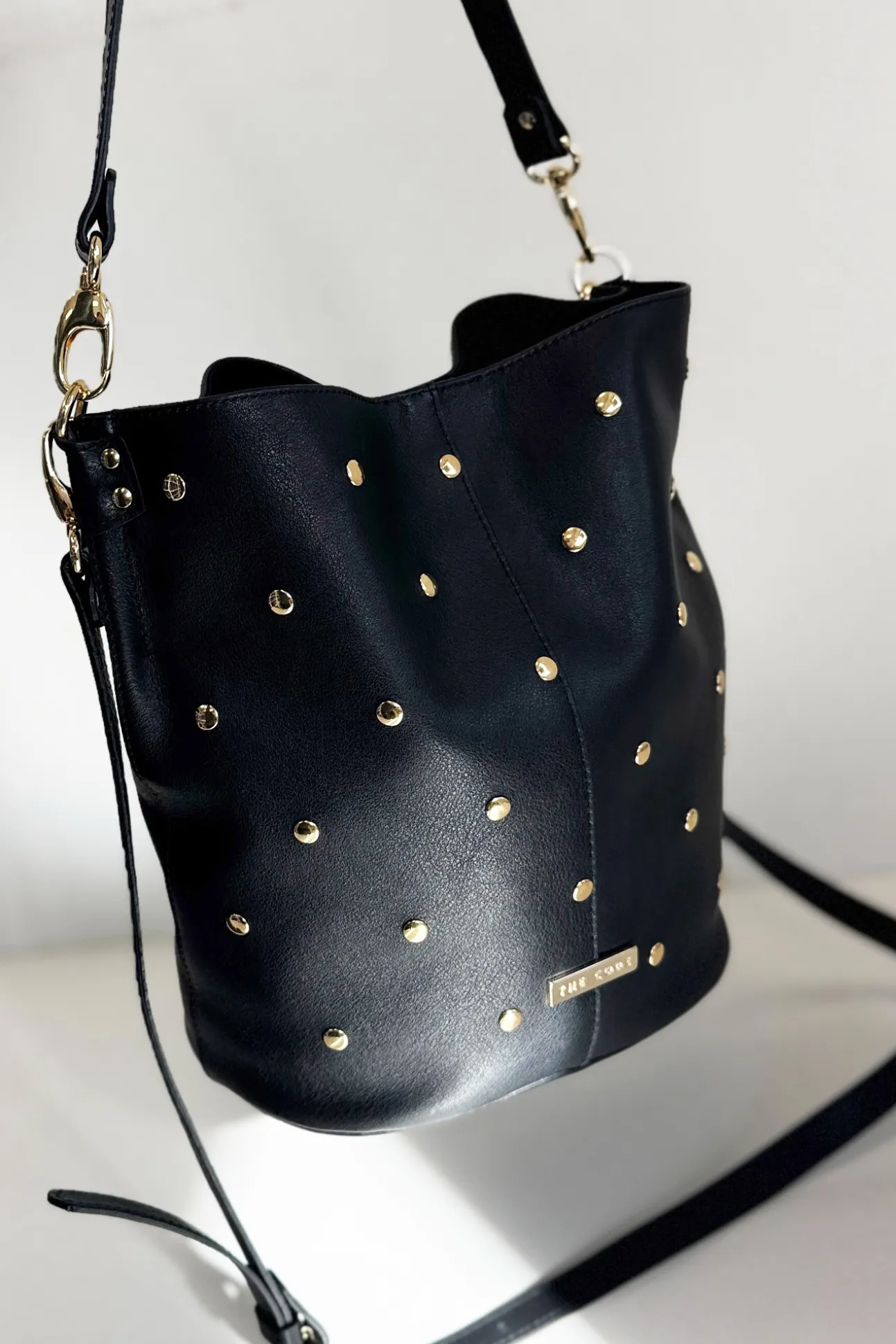 Bombonera Julieta piel y tachas