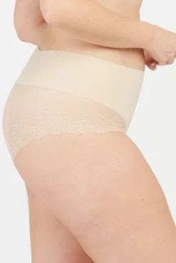 Braga moldeadora invisible encaje nude Spanx