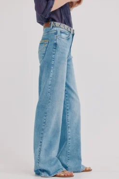 Briar. Jeans bordados