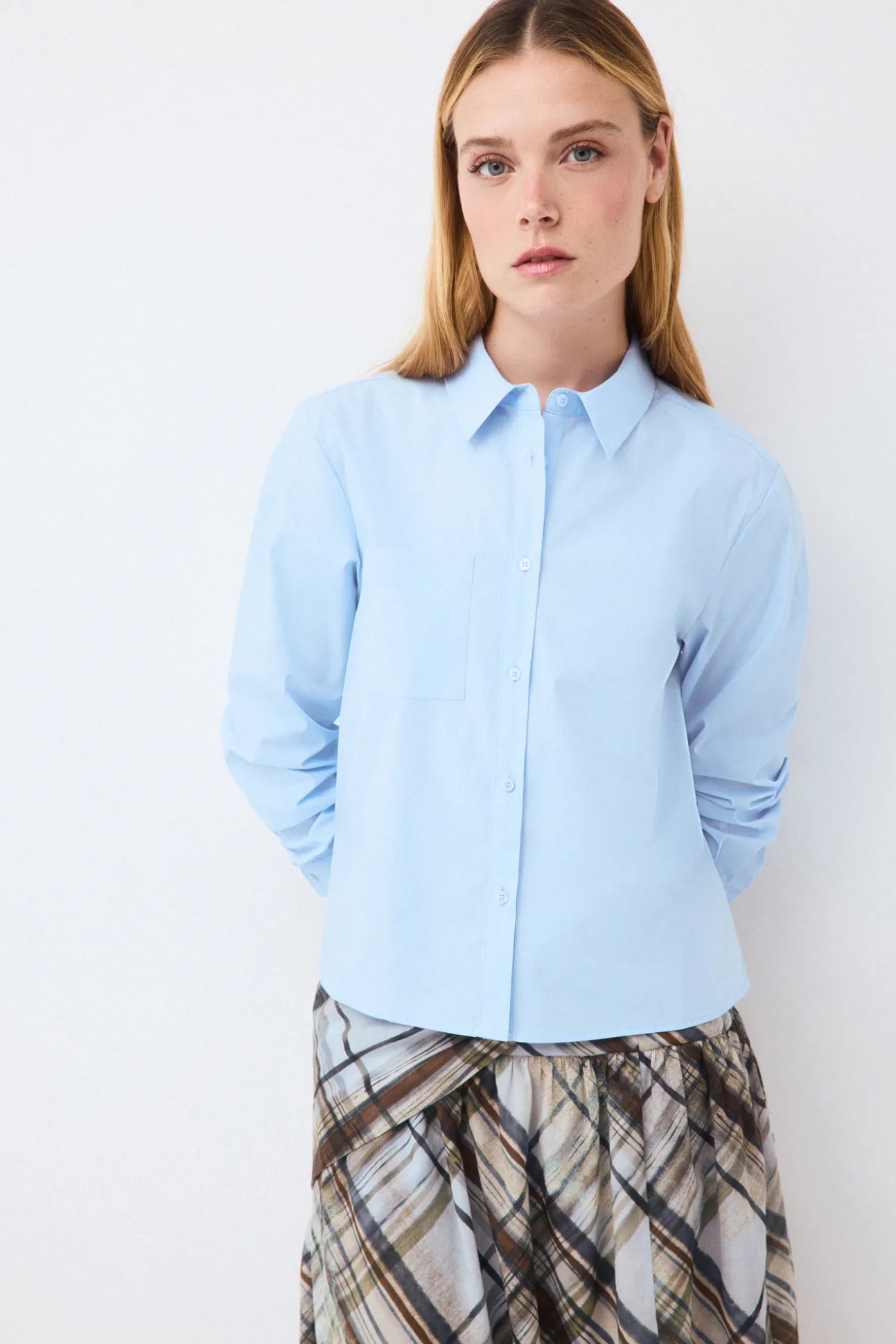 Camisa bolsillo corta