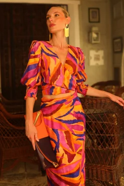 Camisa envolvente