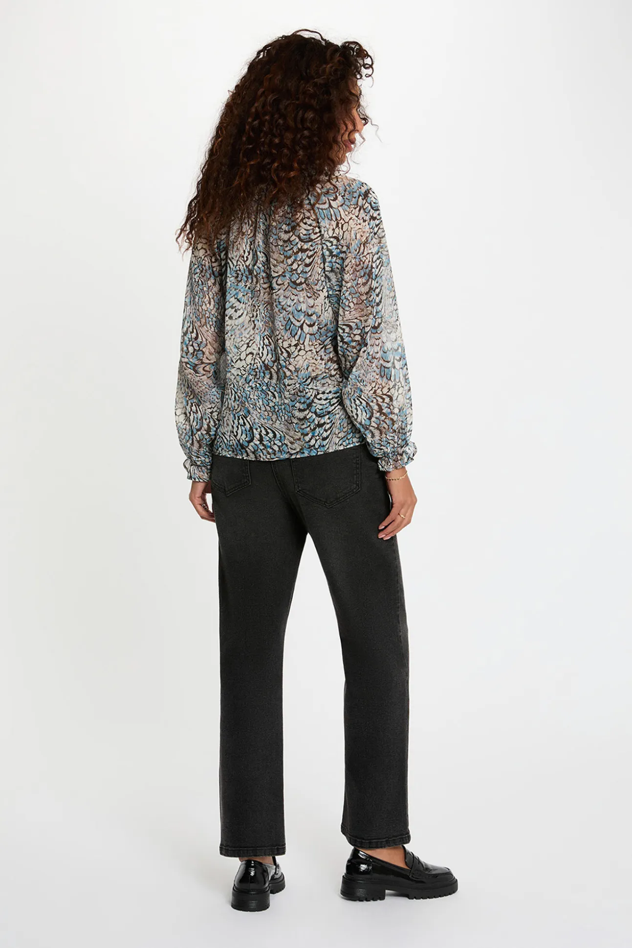 Camisa estampada cuello v