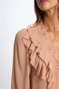 Camisa fluida con cuello en v