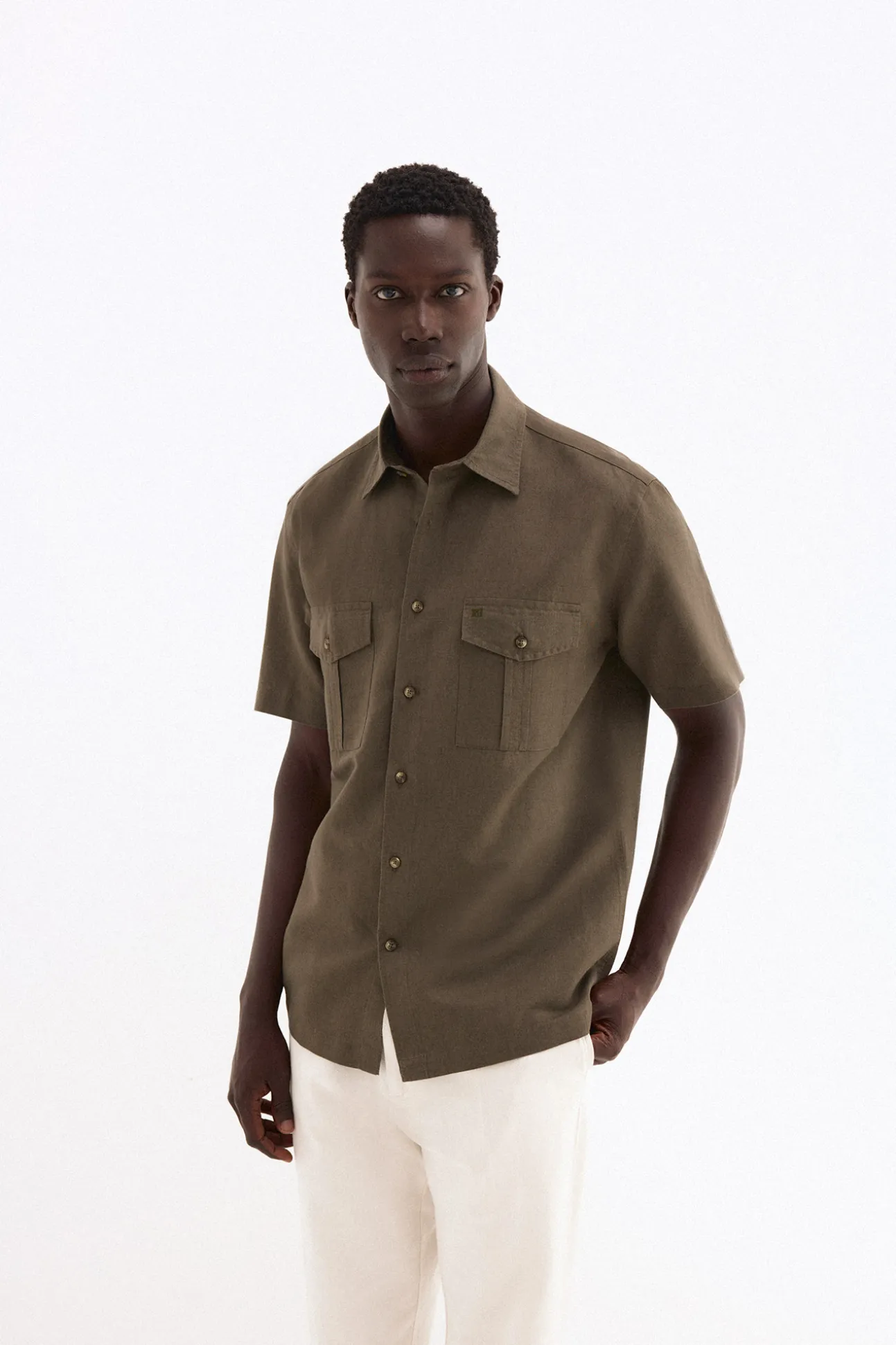Camisa lino manga corta bolsillos
