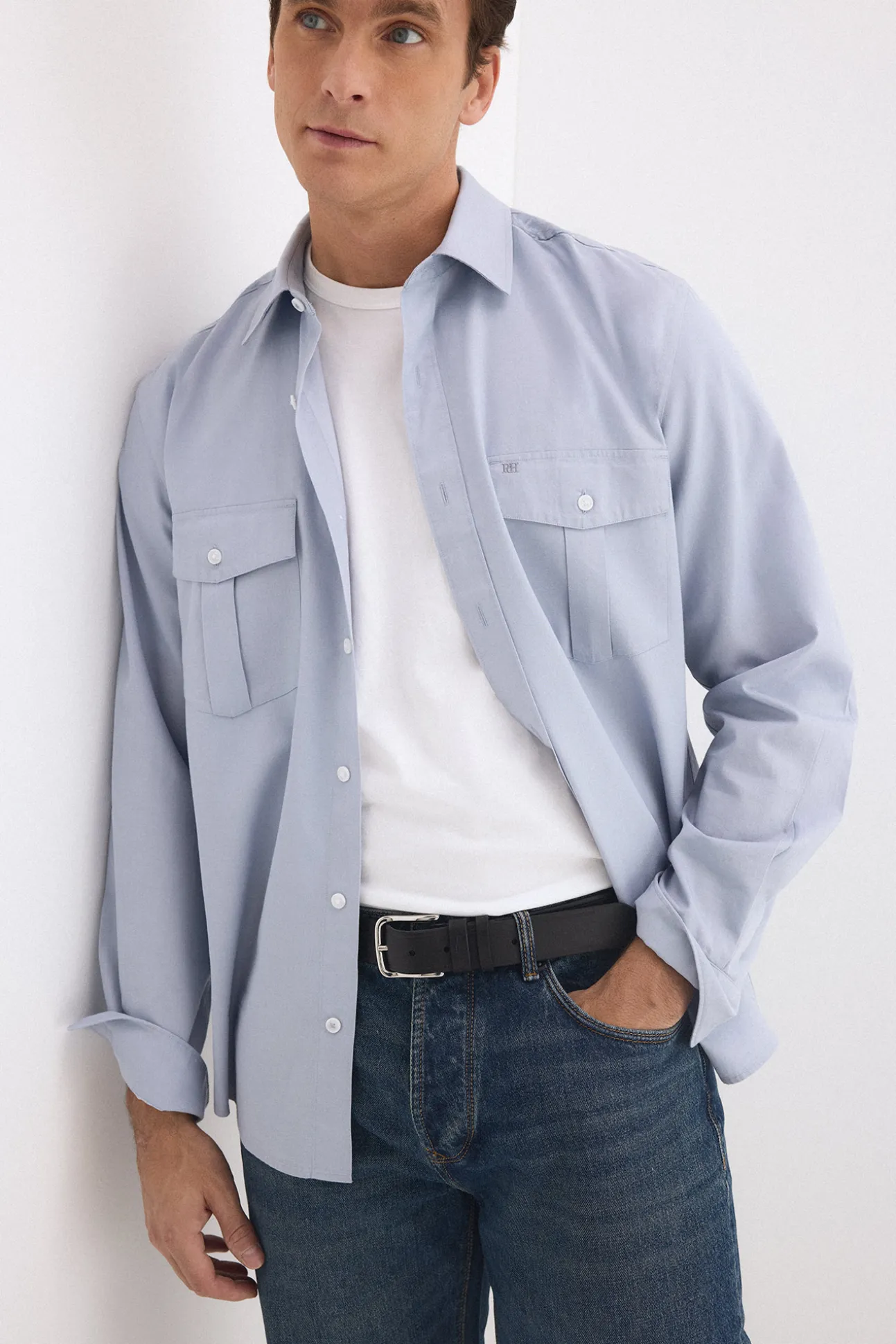 Camisa lisa twill bolsillos