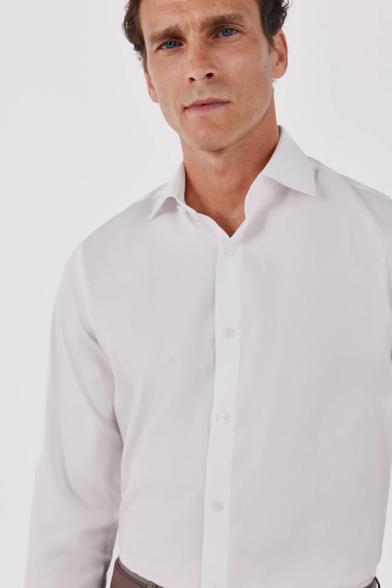 Camisa vestir lisa fácil plancha