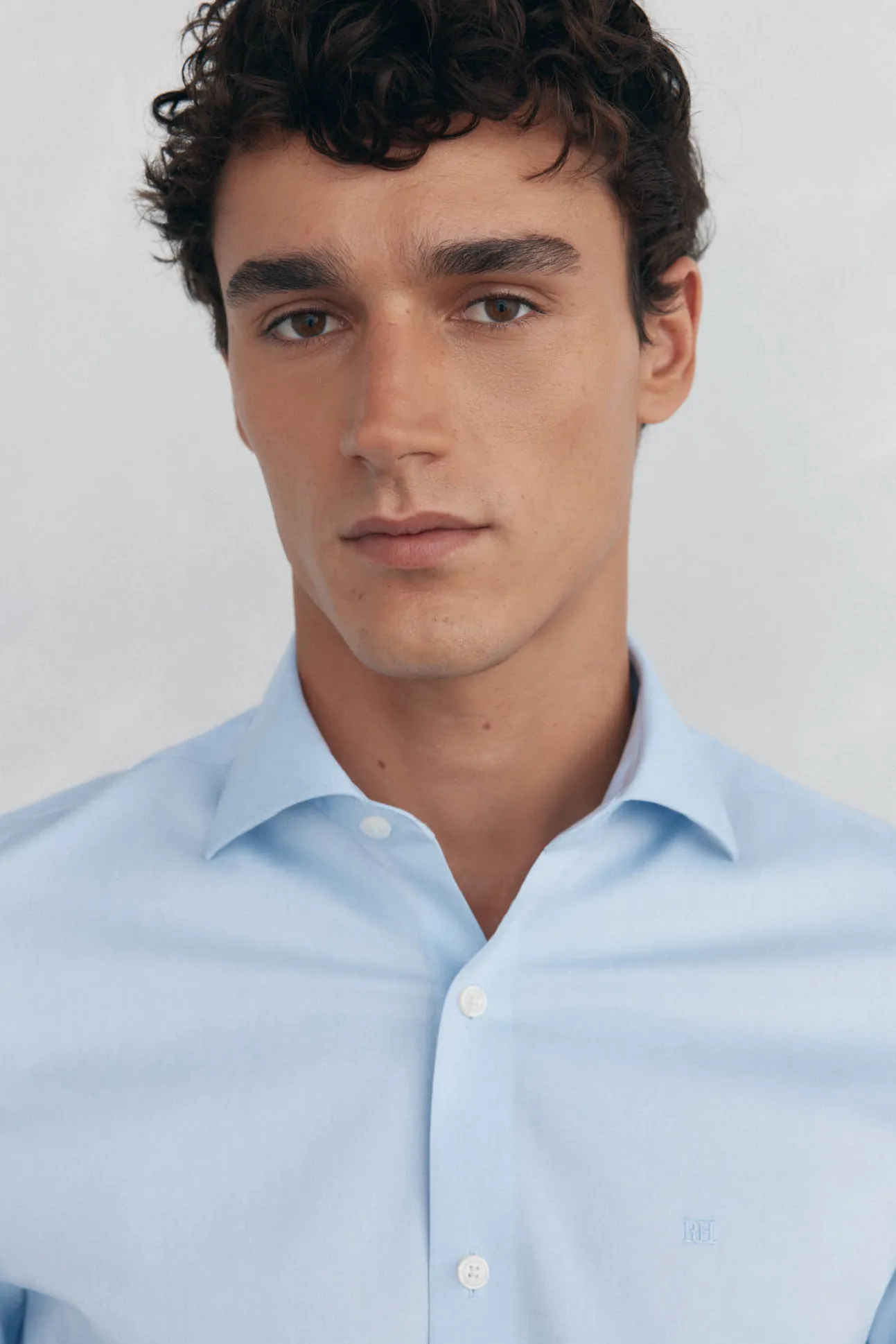 Camisa vestir lisa non iron + antimanchas
