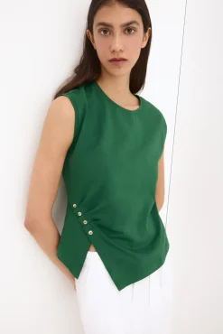 Camiseta asimétrica sisa con detalle de botones