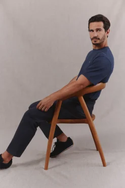 Camiseta básica lavada con bordado avión