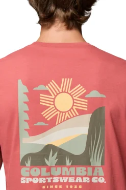 Camiseta con estampado de naturaleza en la espalda