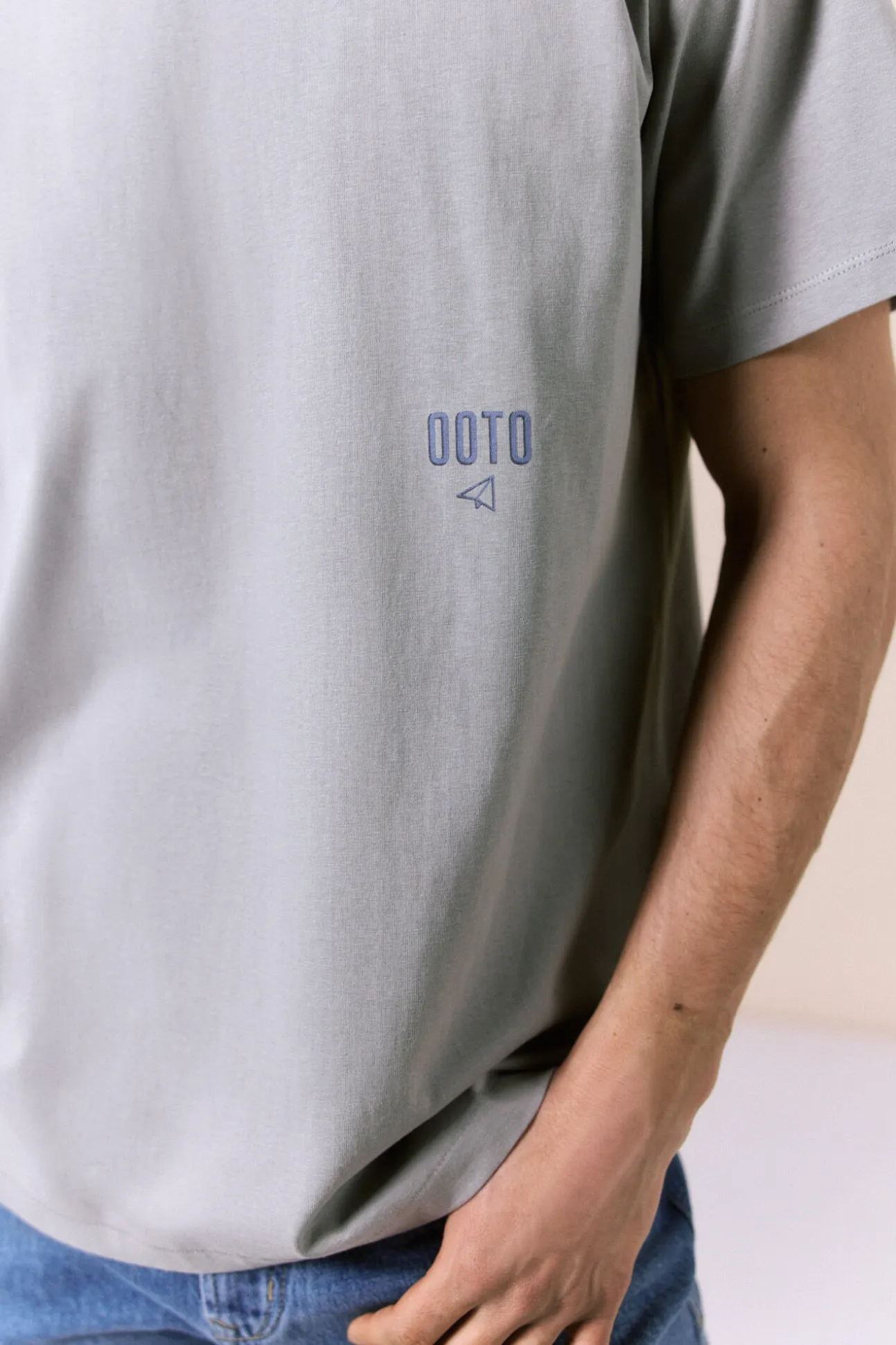 Camiseta lavada con logo