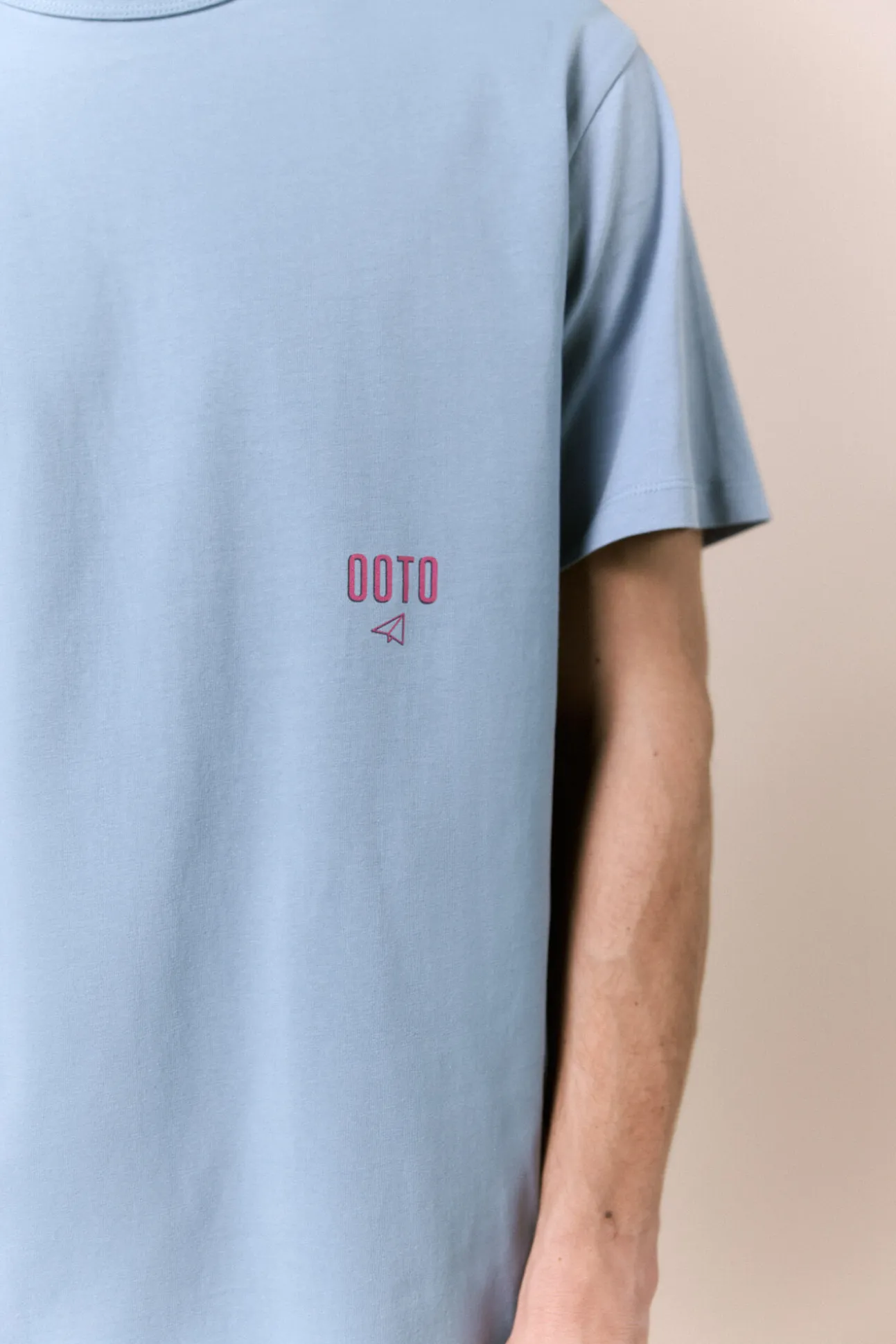 Camiseta lavada con logo