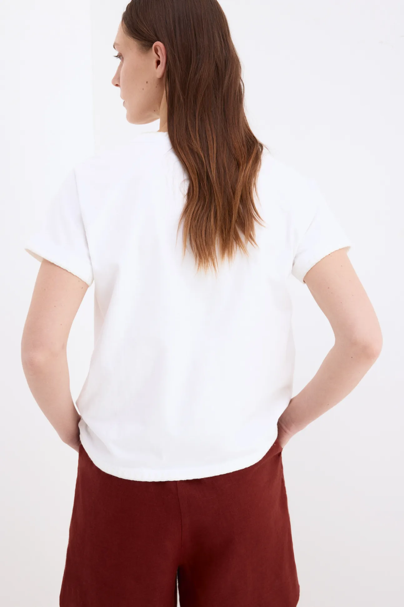 Camiseta manga corta bordado a contraste
