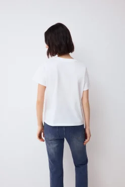 Camiseta manga corta con bolsillo y detalle de cadena