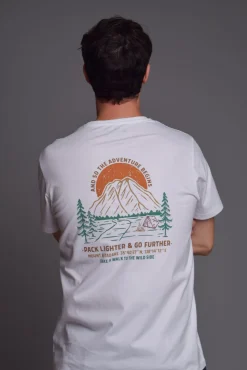 Camiseta Never Stop Exploring