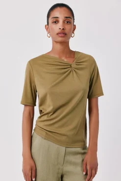 Camiseta nudo escote