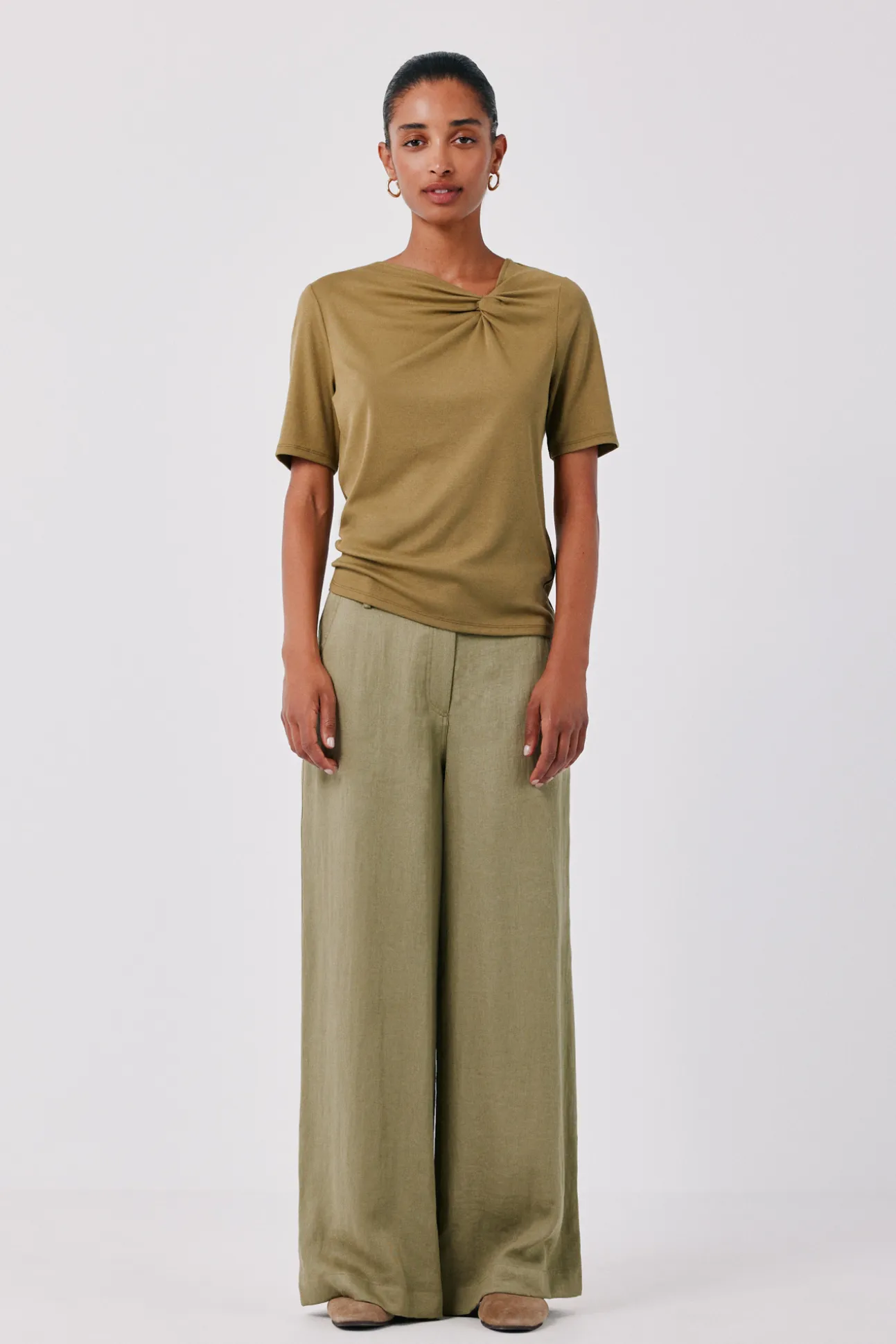 Camiseta nudo escote