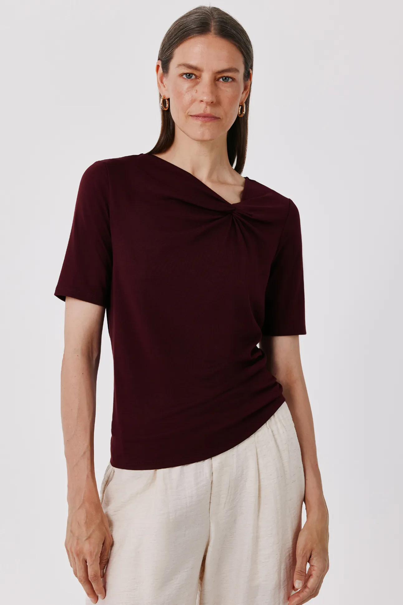 Camiseta nudo escote