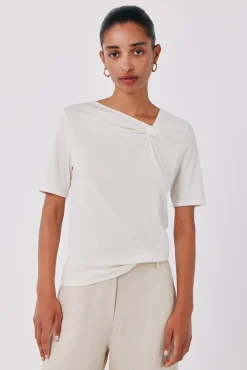 Camiseta nudo escote