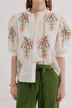 Capri. Blusa bordado floral