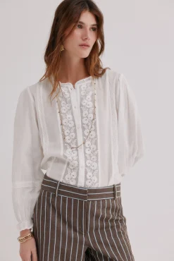 Caridad. Blusa romántica