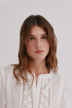 Caridad. Blusa romántica