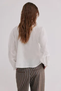 Caridad. Blusa romántica