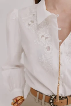 Carine. Blusa bordada
